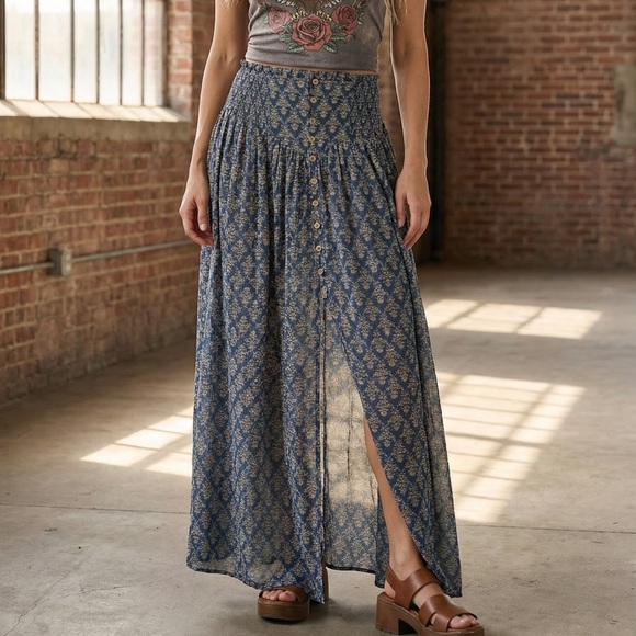 NWT Promesa Boho Floral Print Button Smocked Slit Maxi Skirt Blue - Picture 5 of 8